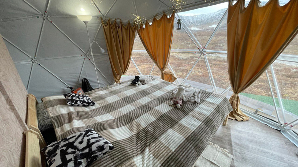 Повёлся на отзывы блогеров и снял модный глэмпинг в Мурманской области за 7000/ночь. Снаружи всё красиво, внутри - просто ужас