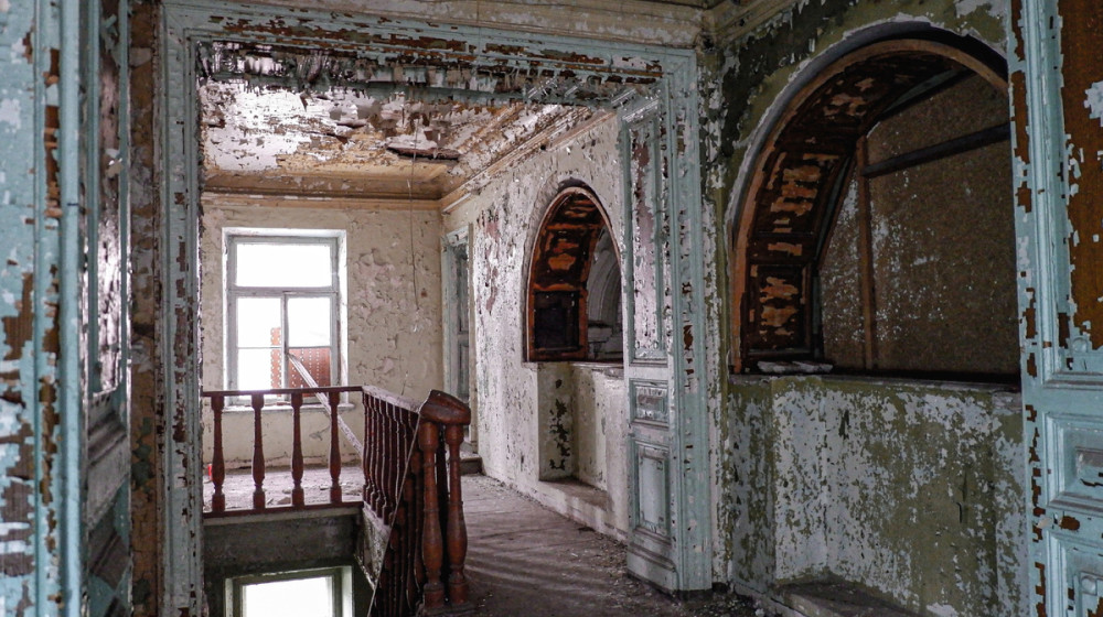 Сотни брошенных квартир почти в центре Москвы