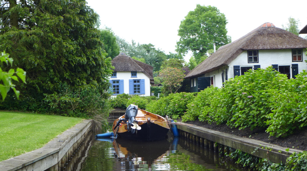 Жизни в сказочной деревне без машин и заборов и каналов вместо дорог