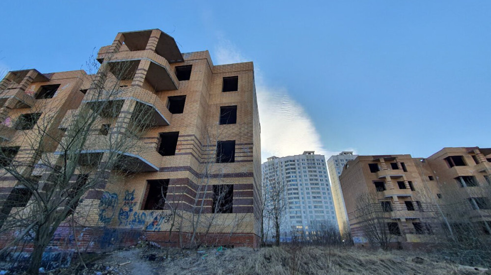 ЗАБРОШЕННЫЙ ГИГАНТ НА БОЛОТЕ В ПОДМОСКОВЬЕ ВЫЗЫВАЕТ У ДИНОЗАВРОВ ЧУДО